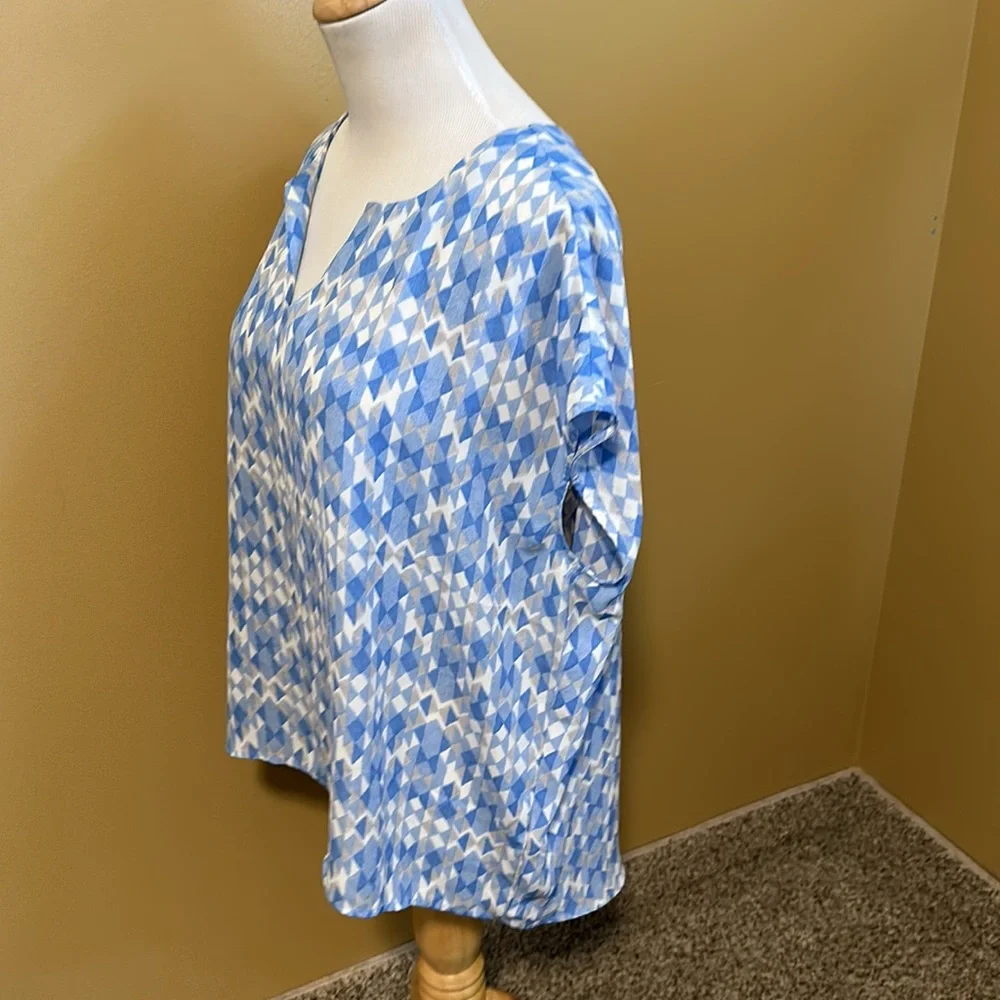 Vince Camuto Blue and White Geometric Print Blouse - Picture 2 of 5